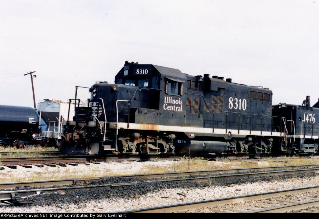 IC GP10 #8310 - Illinois Central